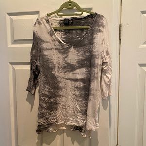 Tie dye 3/4 sleeve tee.